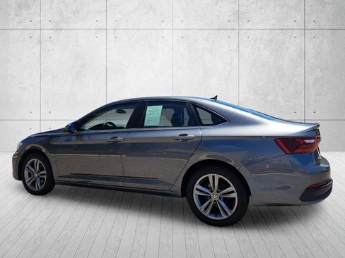 Used 2024 Volkswagen Jetta SE FWD image 7