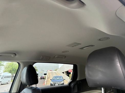 Used 2023 Kia Carnival LX FWD image 10
