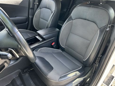 Used 2022 Kia Niro EX w/ Cold Weather Package FWD image 18