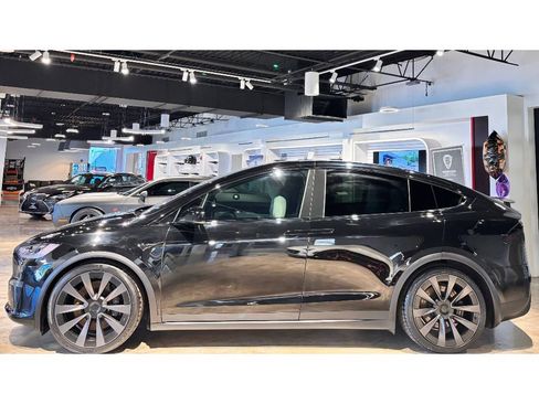 Used 2022 Tesla Model X Plaid image 9