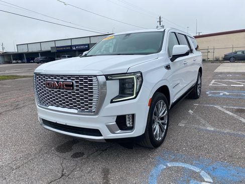 Used 2021 GMC Yukon XL Denali w/ Denali Premium Package image 7