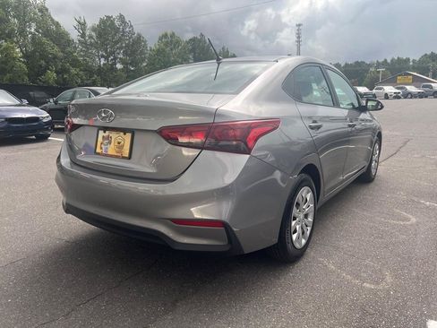 Used 2021 Hyundai Accent SE FWD image 4
