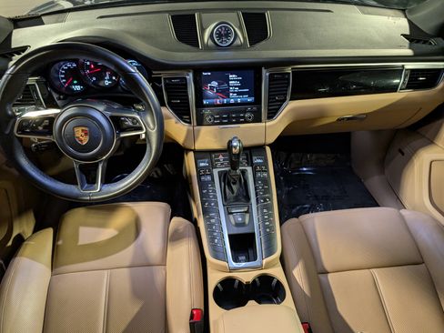 Certified 2018 Porsche Macan Sport Edition image 7