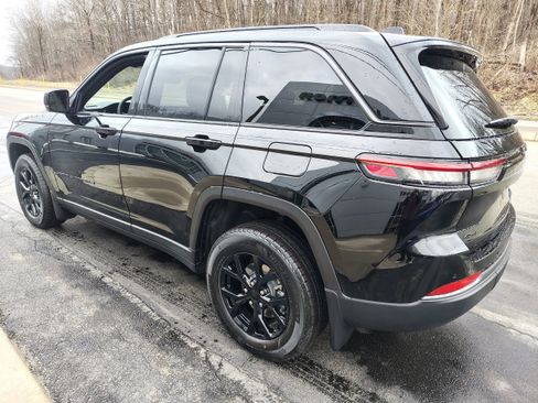 New 2026 Jeep Grand Cherokee Altitude image 7