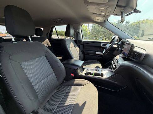 Used 2023 Ford Explorer XLT AWD/4WD image 6