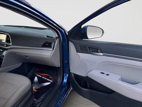 Used 2017 Hyundai Elantra SE FWD image 19