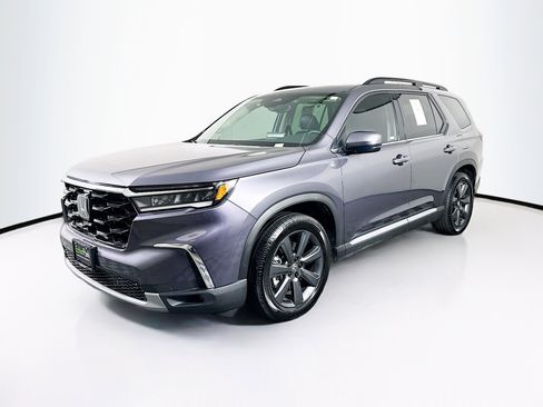 Used 2025 Honda Pilot Touring image 3