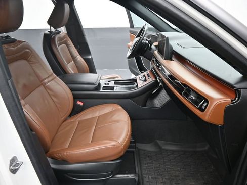 Used 2022 Lincoln Aviator Reserve w/ Equipment Group 201A RWD image 11