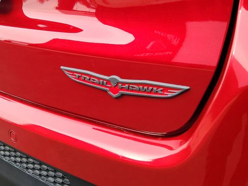 Used 2025 Jeep Compass Trailhawk image 10