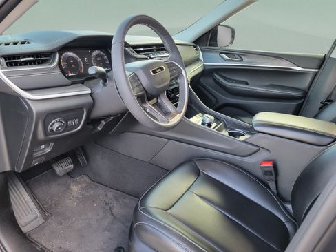 Certified 2024 Jeep Grand Cherokee L Limited RWD image 14