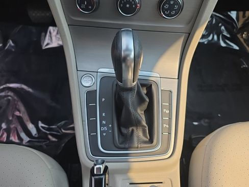 Used 2016 Volkswagen Golf SE w/ Lighting Package FWD image 20