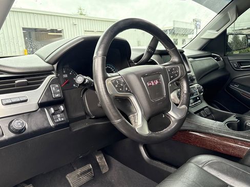 Used 2019 GMC Yukon XL SLT w/ Graphite Performance Edition RWD image 11