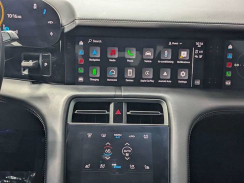 Used 2020 Porsche Taycan 4S image 12