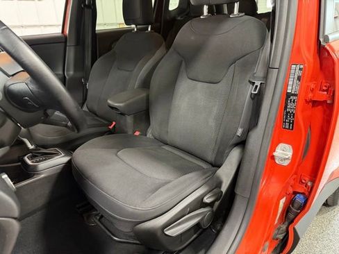 Used 2020 Jeep Renegade Altitude w/ UConnect 8.4 Nav Group AWD/4WD image 19