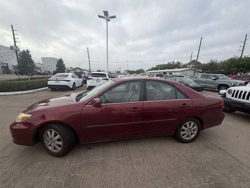 Used 2002 Toyota Camry XLE image 8