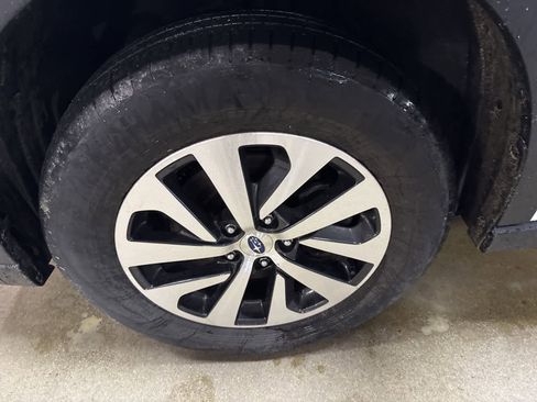 Used 2023 Subaru Outback Premium image 6