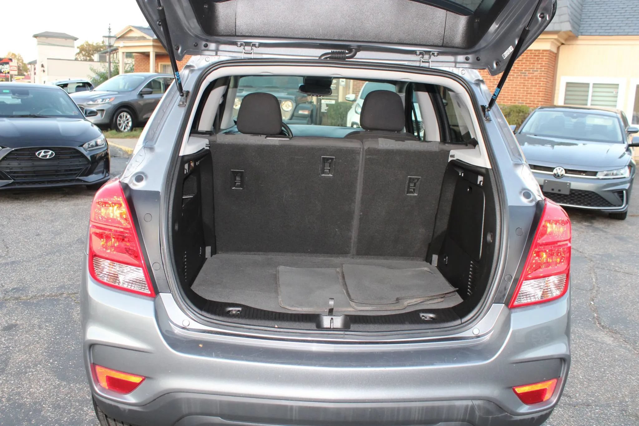 Used 2020 Chevrolet Trax LS w/ Tint and Cruise Package AWD/4WD image 13