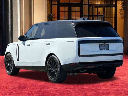 New 2026 Land Rover Range Rover Long Wheelbase SE image 4