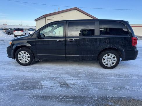 Used 2019 Dodge Grand Caravan SE w/ Rear Park Assist Package image 16
