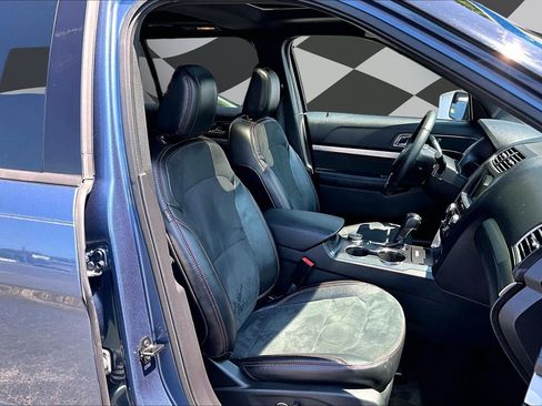 Used 2018 Ford Explorer XLT w/ Equipment Group 202A AWD/4WD image 7