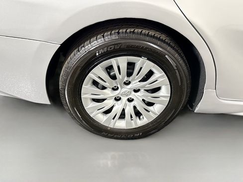 Used 2022 Toyota Camry SE w/ Convenience Package FWD image 33