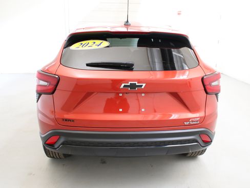 Used 2024 Chevrolet Trax RS w/ Driver Confidence Package image 8
