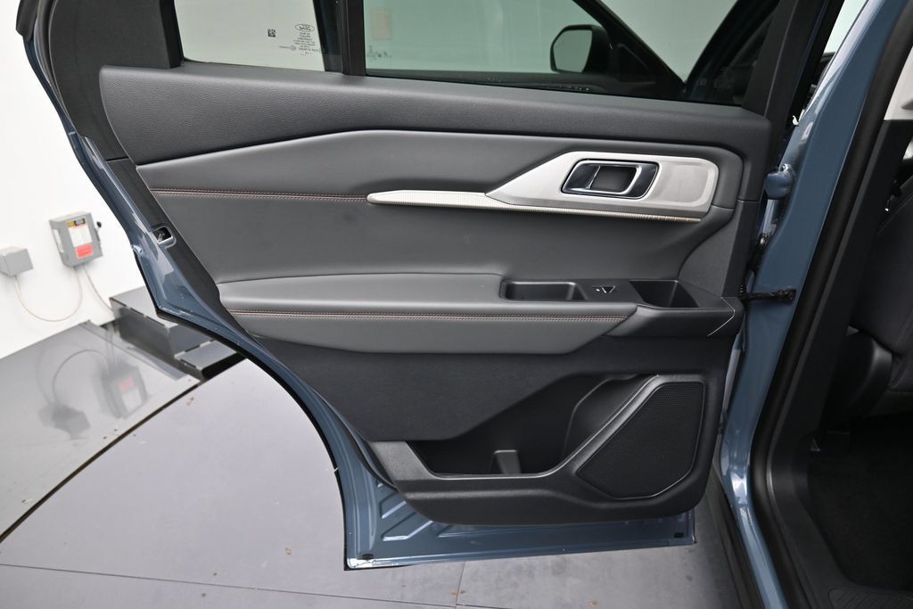 Used 2026 Ford Explorer Active AWD/4WD image 26