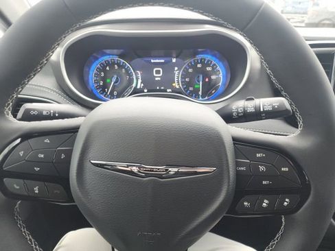 New 2026 Chrysler Pacifica Select w/ S Appearance Package image 12