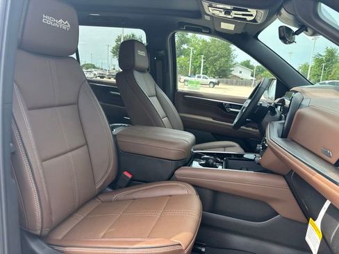 New 2026 Chevrolet Suburban High Country AWD/4WD image 12