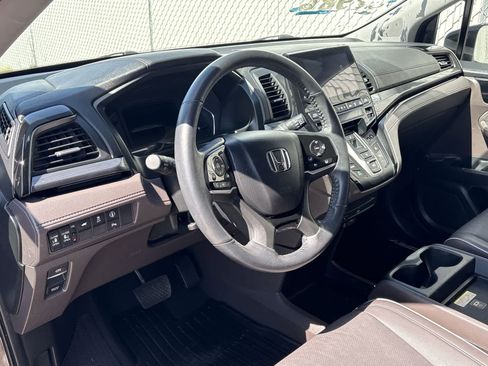 Used 2023 Honda Odyssey Elite image 2