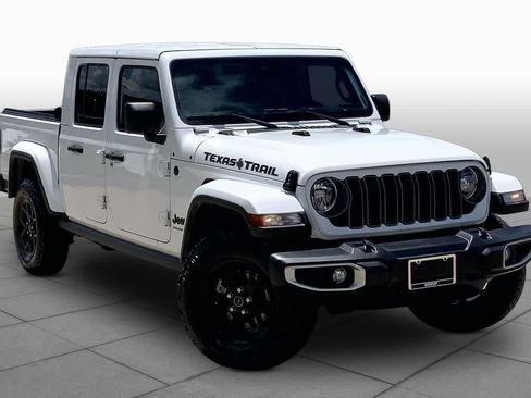 Used 2024 Jeep Gladiator Sport AWD/4WD image 3