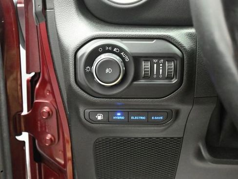 Used 2021 Jeep Wrangler Unlimited Sahara w/ Cold Weather Group AWD/4WD image 13