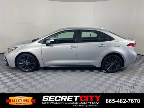 Used 2025 Toyota Corolla SE FWD image 4