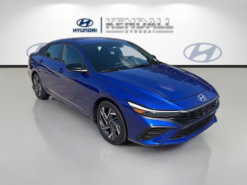 Certified 2025 Hyundai Elantra Sport FWD image 1