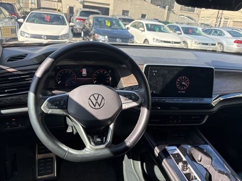 Certified 2024 Volkswagen Atlas SEL Premium R-Line image 10