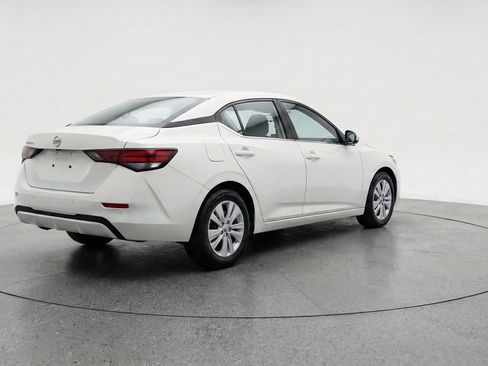 Used 2025 Nissan Sentra S image 9