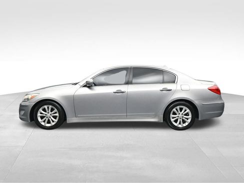 Used 2013 Hyundai Genesis 3.8 RWD image 2