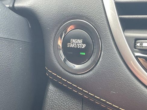 Used 2021 Chevrolet Trax LT w/ LT Convenience Package image 21