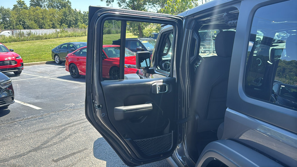 Used 2023 Jeep Wrangler Unlimited Rubicon 4xe w/ Cold Weather Group AWD/4WD image 27