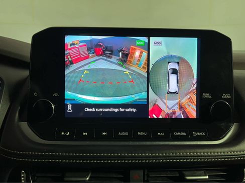 Used 2023 Nissan Rogue Platinum image 16