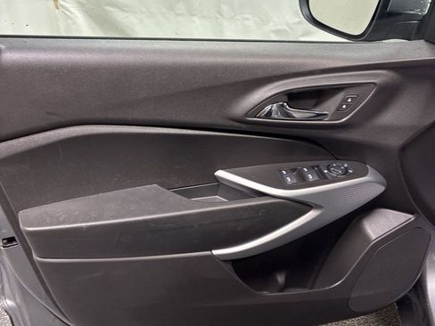 Used 2025 Chevrolet Trax LS w/ LS Convenience Package image 10