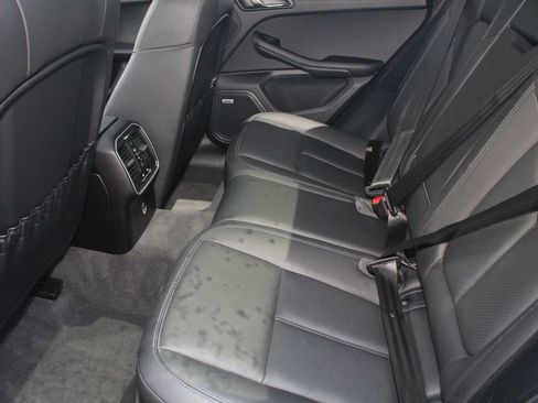 Used 2022 Porsche Macan AWD/4WD image 25