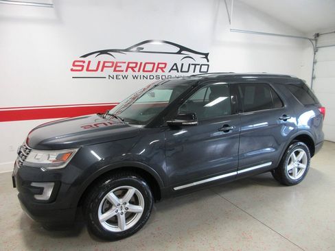 Used 2017 Ford Explorer XLT w/ Equipment Group 202A AWD/4WD image 1