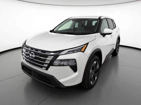 Used 2024 Nissan Rogue SV image 3