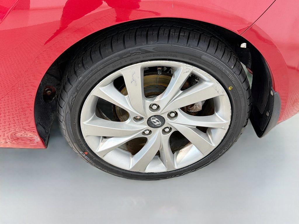 Used 2016 Hyundai Veloster FWD image 18