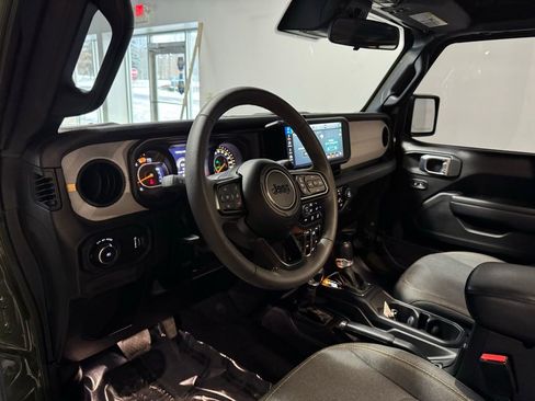Used 2024 Jeep Wrangler Willys image 12