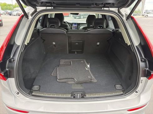 Used 2025 Volvo XC60 B5 Plus AWD/4WD image 4