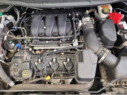 Used 2018 Ford Explorer XLT w/ Equipment Group 202A AWD/4WD image 30