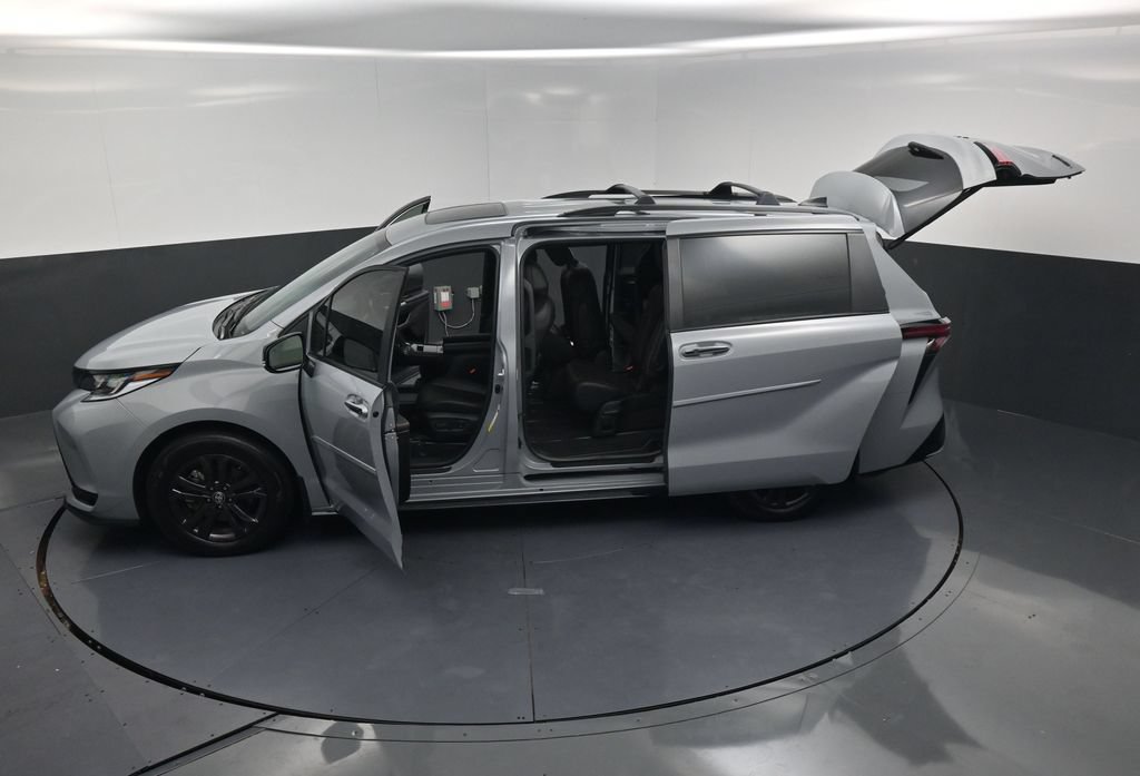 Used 2025 Toyota Sienna XSE w/ XSE Premium Package AWD/4WD image 28
