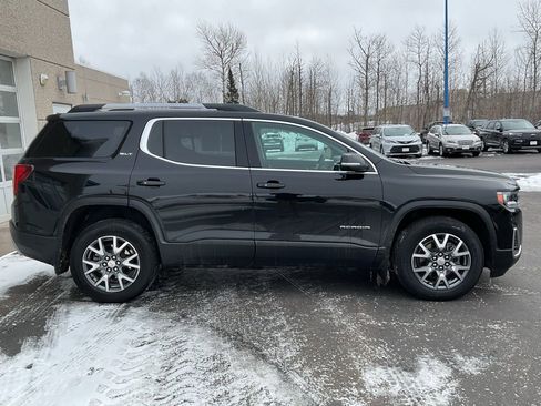 Used 2023 GMC Acadia SLT w/ Preferred Package image 4